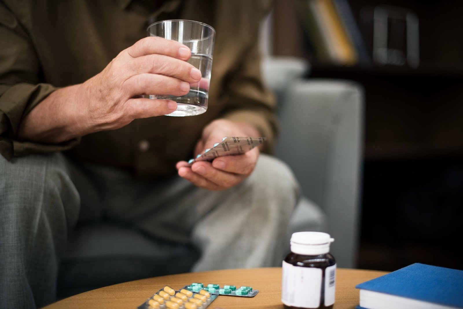AZITHROMYCIN USE EXPLAINED: HOW THE ACTIVE INGREDIENT FIGHTS BACTERIAL INFECTIONS