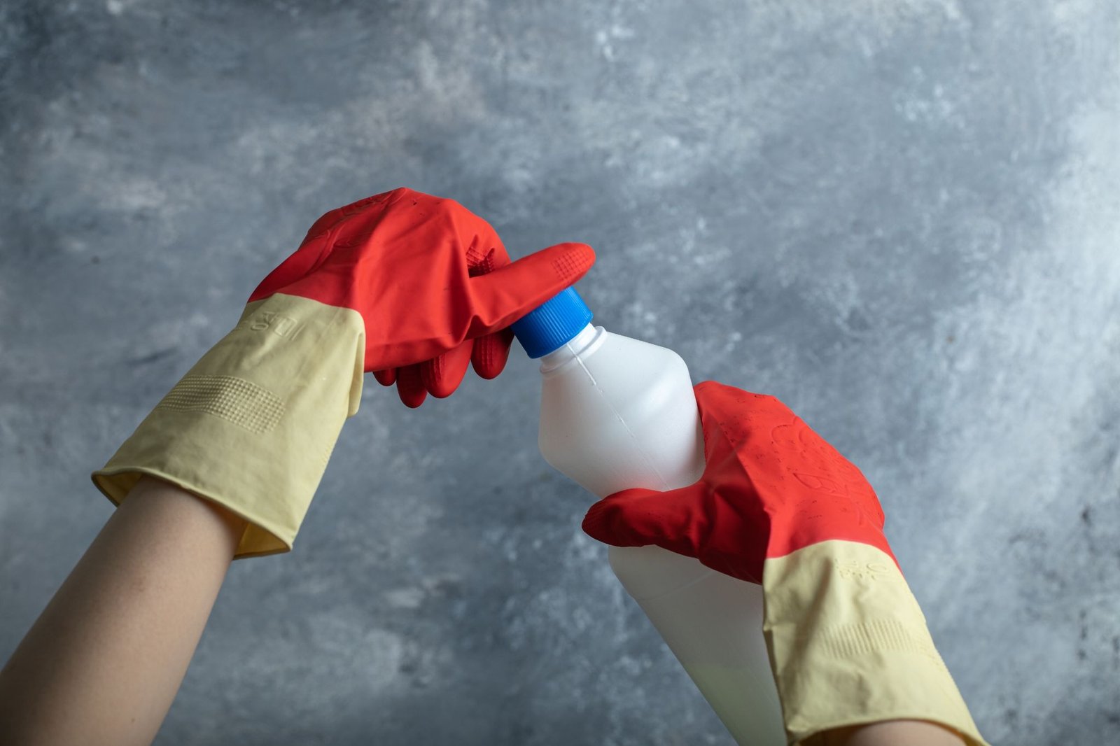HOW SODIUM HYPOCHLORITE CLEANER SOLUTIONS HELP ELIMINATE BACTERIA AND VIRUSES