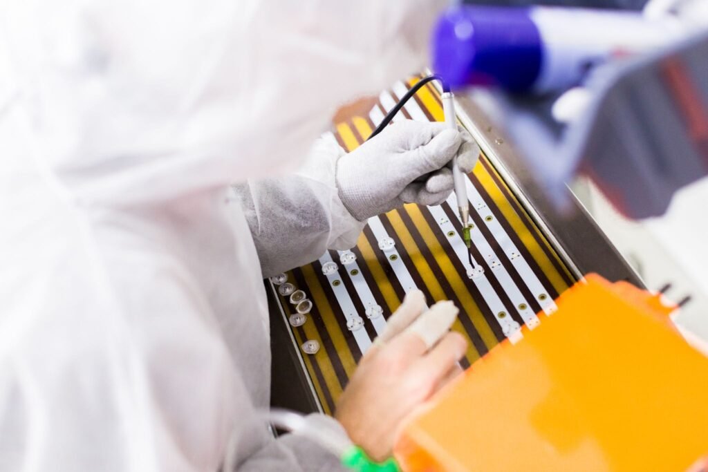 HOW BORON AND PHOSPHORUS DOPANTS CONTROL ELECTRICAL PROPERTIES IN SEMICONDUCTORS